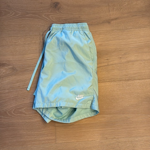 Nike athletic or casual shorts/Mens L/light blue - Picture 4 of 4